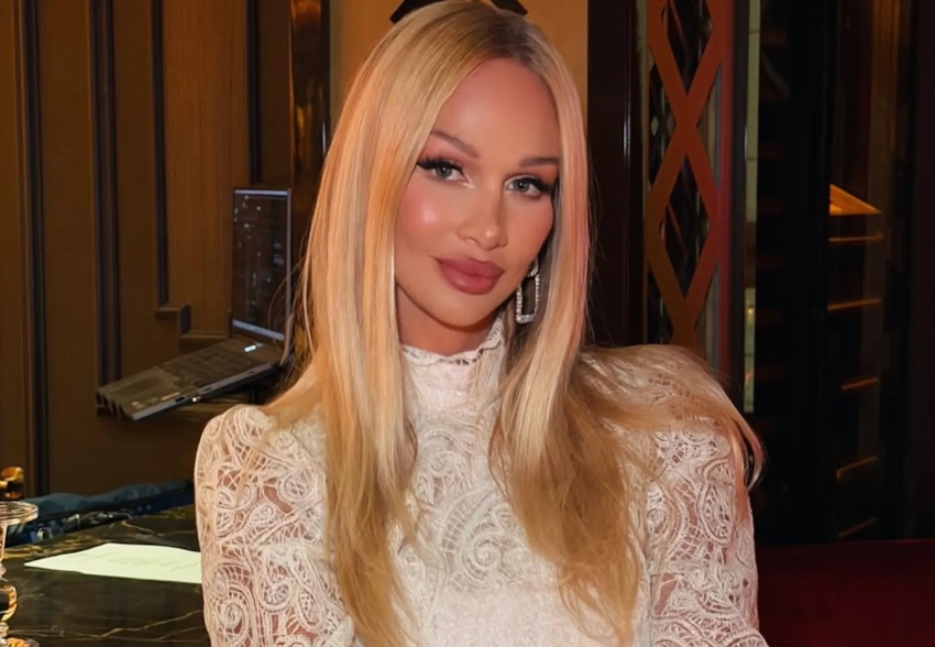 Виктория Лопырёва в мини-платье на вечеринке в Дубае