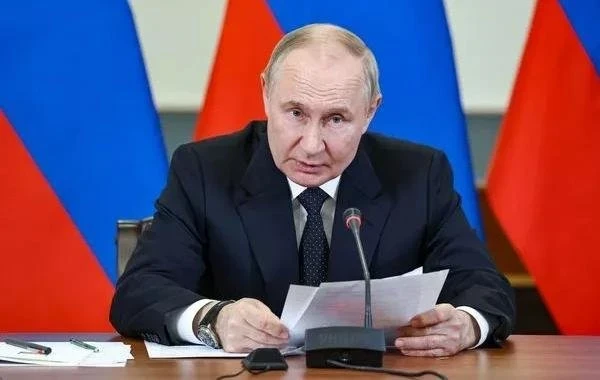 Новогодняя амнистия: Путин пообещал рассмотреть вопрос освобождения женщин с детьми и инвалидов