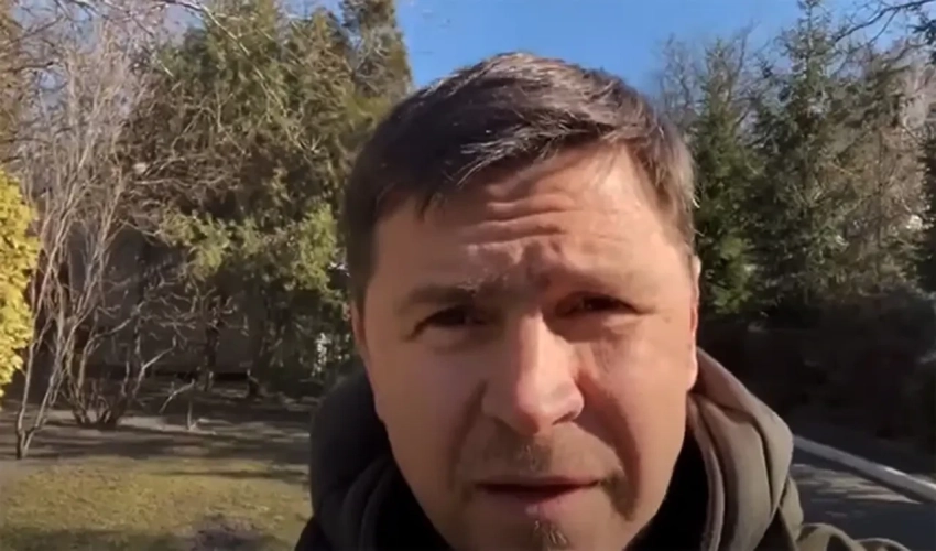 Обещавший попить кофе в Ялте Подоляк отправлен в отставку из офиса Зеленского