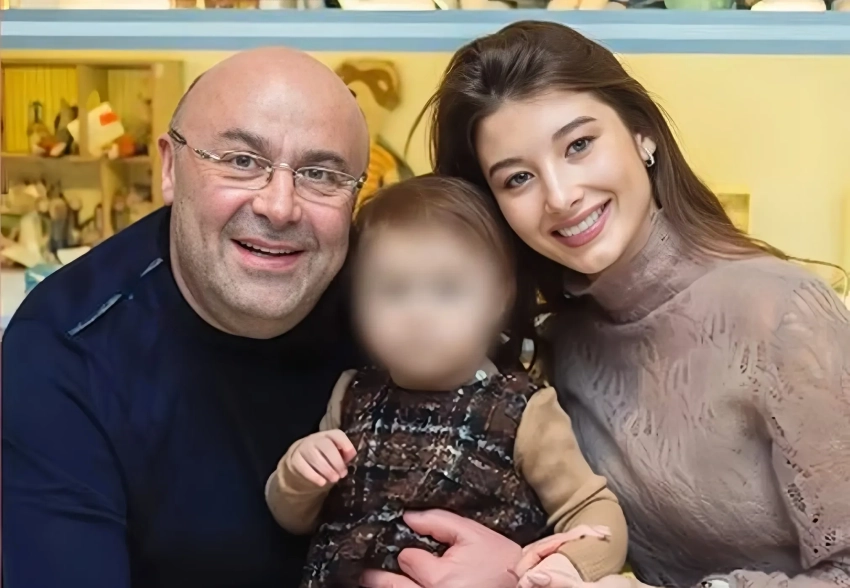 Экс-министр торговли Подмосковья Михаил Хубутия будет платить 150 тысяч рублей алиментов Юлии Ван, на которую он напал с топором