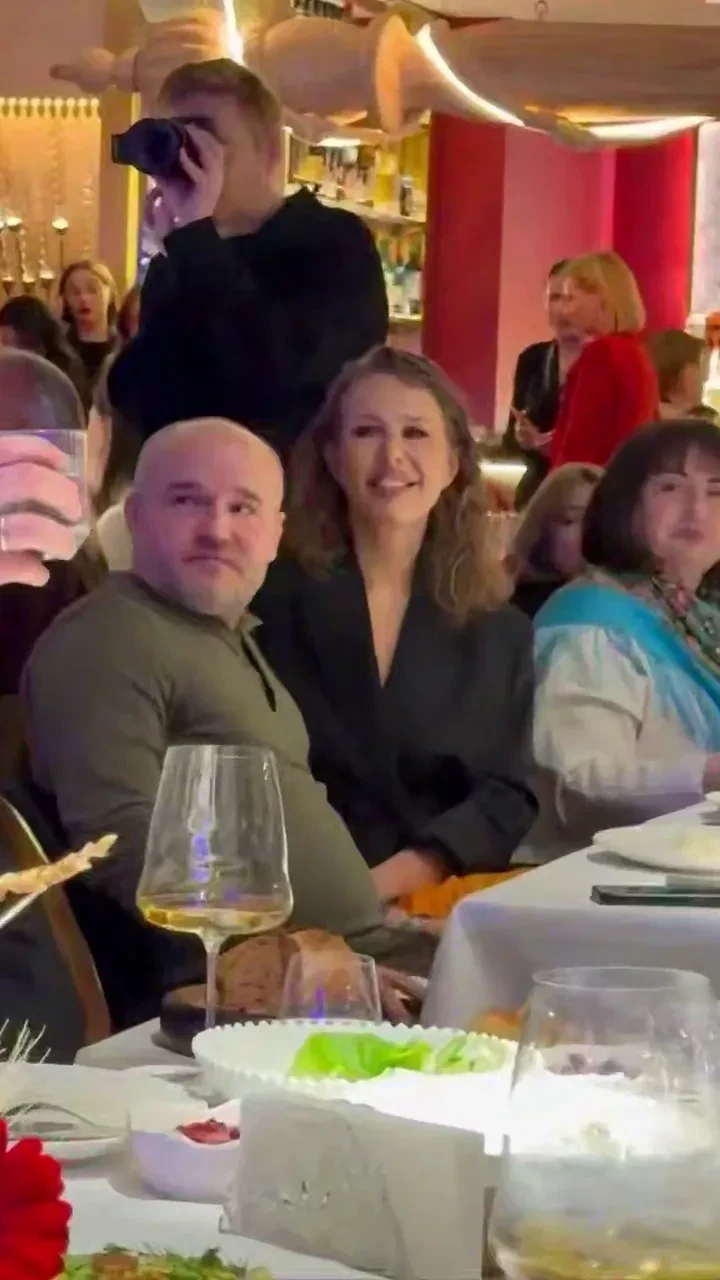 Владимир Познер с женой, Ксения Собчак, Аркадий Новиков на открытии ресторана "Машенька" Александра Раппопорта