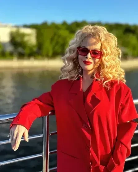 Ларисе Долиной подарят новую квартиру взамен той, из которой её выселили