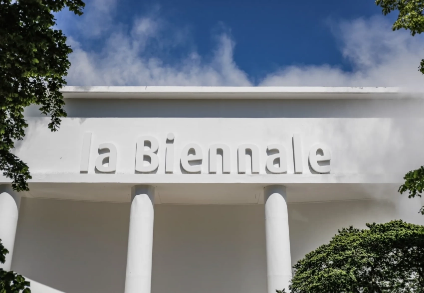 Россия впервые с 2020 года примет участие в Венецианской биеннале: страну представит ансамбль "Толока", из-за которого "отменяли" Сергея Лазарева