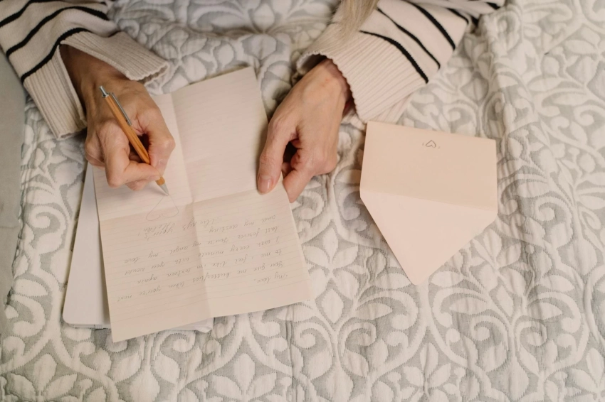 Как написать письмо самому себе: практика для привлечения перемен