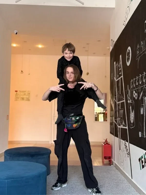 Елизавета Боярская показала редкие фото старшего сына в честь его 14-го дня рождения